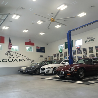 Jaguar Garage with Car Lift and Wall Decor - Dominic's Garage Ma Hall Museum from Macedonia, Ohio