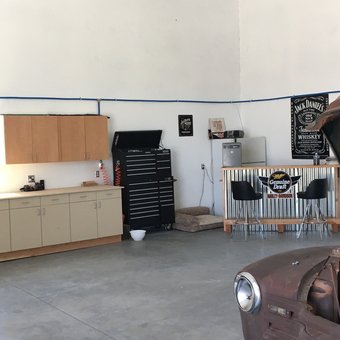 Organized garage with tool chest and bar area - Jeff from Hudson, CO
