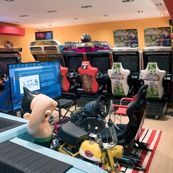 Garage With Racing Arcade Games and Decor - Heng from Bangkok