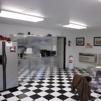 Diamond Plate Cabinets and Checkered Floor Garage - R & L Farms from Garden City, KS