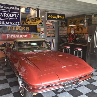 Classic Car Garage with Vintage Signs and Flooring - Ray from Bradenton, FL