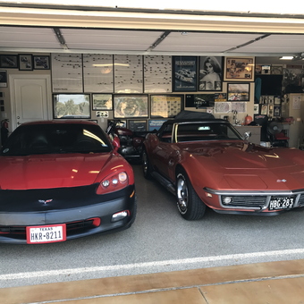 Classic and Modern Corvettes in Decorated Garage - Rich from Georgetown, TX