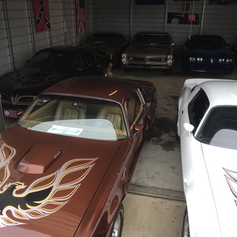 Classic Pontiac Trans Am Garage with Wall Flags - Bandit from Bakersfield, CA