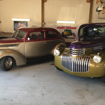 Classic Hot Rods and Vintage Decor in Garage - Gary from Chester, IL
