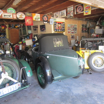 Classic MG Cars, Garage Signs, and Decor - 12TOY from BUDDINA