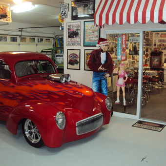 Classic Red Hot Rod and Retro Diner Decor Garage - Terry from Tucson, AZ