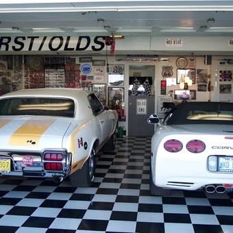 Classic Muscle Cars and Retro Decor Garage - CARL from MARTINSBURG, WV