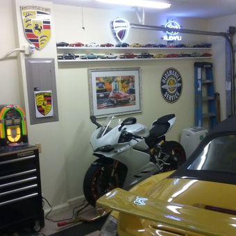 Garage with Tool Chest, Jukebox, Neon Signs, and Diecast Cars - Bryan from Stuart, FL