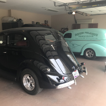 Classic Cars and Storage Cabinets in Spacious Garage - Alan from Tucson, AZ