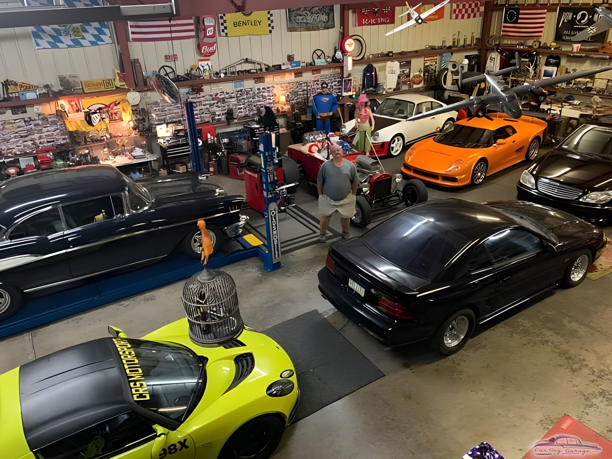 Classic and Sports Car Garage with Wall Decor - Travi from Bradenton, FL