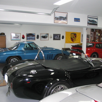 Classic Cars and Porsche Decor in Spacious Garage - Lon from Corvallis, OR