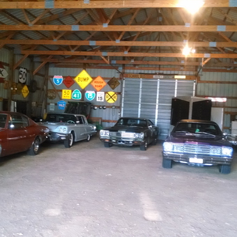 Classic Cars and Vintage Signs in Spacious Garage - Wally from Charles City, IA