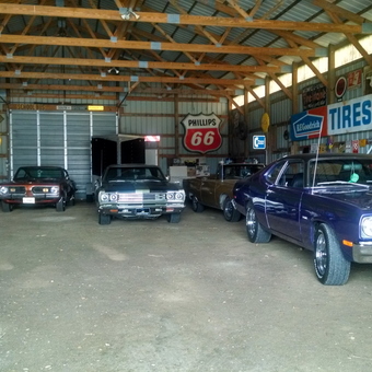Classic Cars and Vintage Signs in Spacious Garage - Wally from Charles City, IA