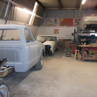 Classic car restoration garage with lift and workbench - Dennis from Loveland, CO