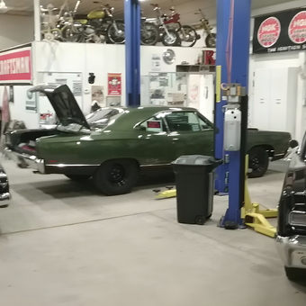 Classic Cars in Spacious Garage with Lifts - Kenny from Victoria, IL
