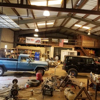 Spacious Garage With Classic Pickup and Jeep - Shane from Calhoun, LA