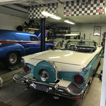 Classic Car Garage with Lift and Tools - Bob from Williamsport, PA