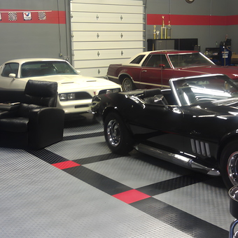 Classic Car Garage with Recliners and Tile Flooring - Dave from Akron, OH