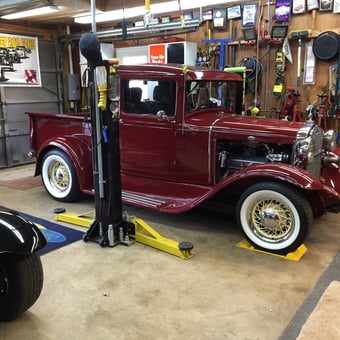 Classic Car Garage with Lift and Tools - Dallas from Gainesville, VA