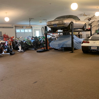 Spacious Garage with Car Lift, Motorcycles, and Corvette - Bart from Cadott, WI