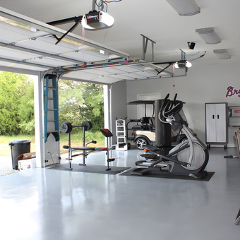 Home gym with storage cabinets and golf cart - Tommy from Toney, AL