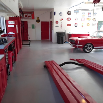 Red Tool Cabinets, Wall Signs, Car Lift and Classic Car - ci-19399