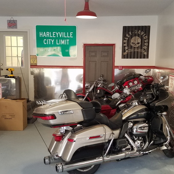 Motorcycle Garage with Diamond Plate Walls and Signs - Mathew from Charlotte, NC