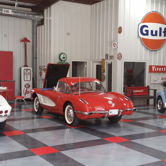 Classic Car Garage with Retro Signs and Cabinets - Pit Stop Mike from Hot Springs Village, AR