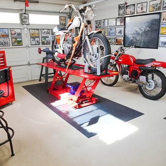 Motorcycle Lift, Tool Chest, and Decorated Garage - Rick from Yucca Valley, CA