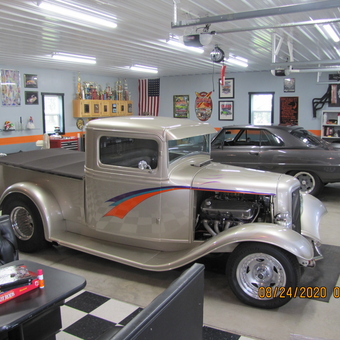 Classic Hot Rod Garage With Decor and Seating - Fred from Newport, PA