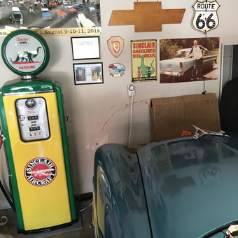 Vintage Sinclair Gas Pump and Classic Car Display - Mike from Crescent Sprinvs, KY