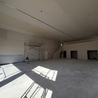 Spacious unfinished garage with scaffolding and storage areas - Mike from Bullhead City, AZ