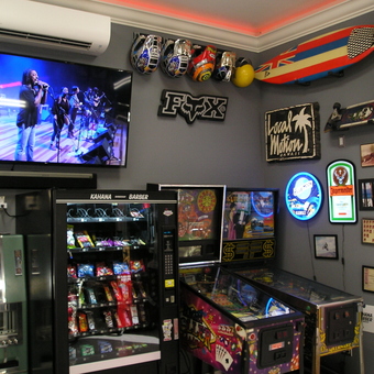 Garage with Pinball Machines, Neon Signs, and Decor - John from Lahaina, Maui, HI