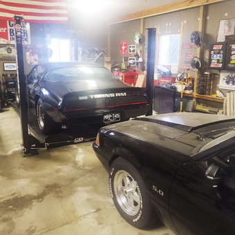 Classic Car Garage with Lift and Wall Decor - Grunge Shop from LENNON, MI