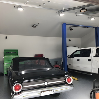 Garage with Car Lift, Tool Chest, Classic Car - team15racing