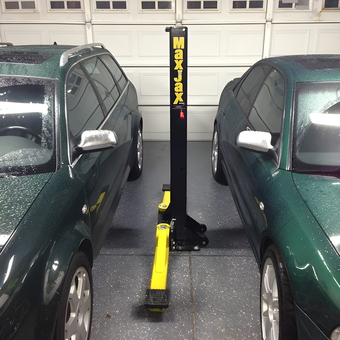 MaxJax Car Lift Between Two Green Cars - Tory Blue from Livermore, CA