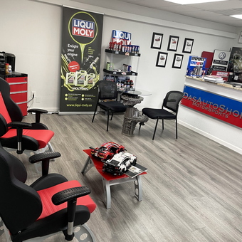 Racing Style Chairs and Garage Decor in Auto Shop - Rulo from San Antonio, TX