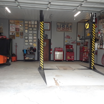Organized garage with car lift and tool chests - Mike from Gallipolis ferry, WV