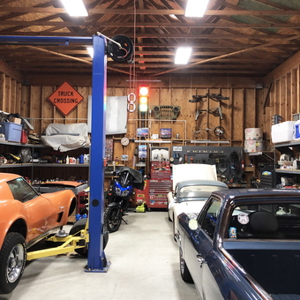 Classic Car Garage with Lift and Tools - Glen from Hemet, CA