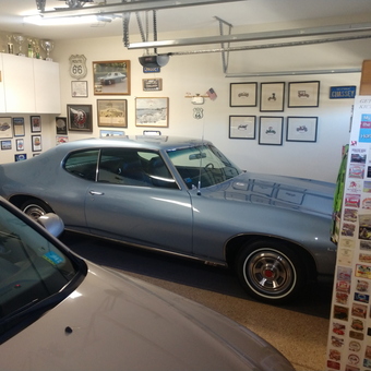 Classic car garage with wall art and Route 66 signs - Paul from Murrieta, CA
