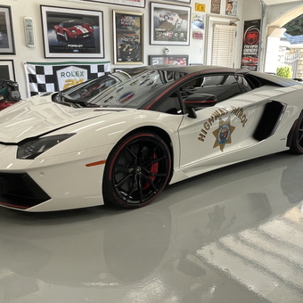 Luxury Garage With Lamborghini Highway Patrol Car - JD