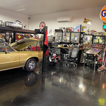 Classic car lift, Gulf gas pump, and pinball machine garage - Vince from Punta Gorda