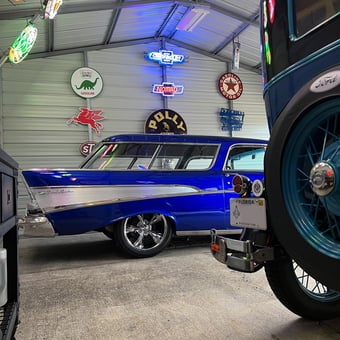 Classic Car Garage With Neon Signs and Wall Decor - Bill from Jacksonville, FL
