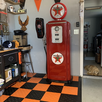 Vintage Texaco Gas Pump and Harley Decor - Pete from Pendleton, OR