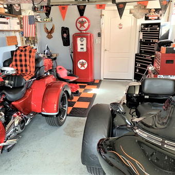 Motorcycle Trikes, Texaco Pump, Tool Chests Garage - Pete from Pendleton, OR
