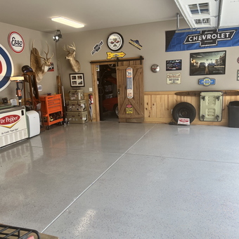 Classic garage with vintage signs and decor - Brett from Helena, AL