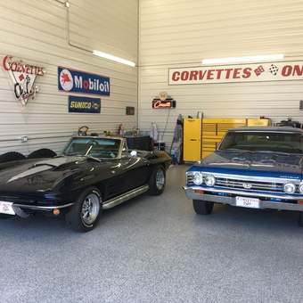 Classic Car Garage with Neon Signs and Storage - Bruce from Littleton, CO