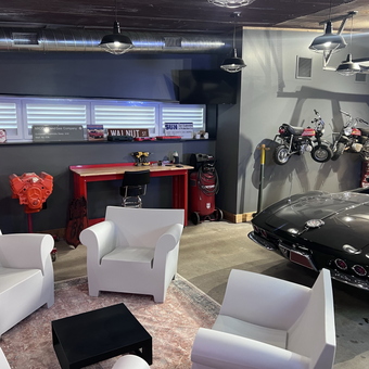 Classic Car Garage with Lounge and Tools - Mike from Springfield, MO