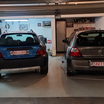 Organized two-car garage with wall storage and tools - Olivier from Woluwe-St-Lambert, Bruxelles, Belgium