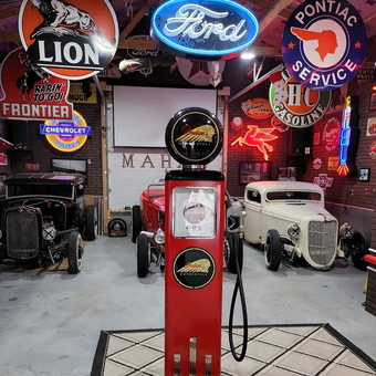 Vintage Gas Pump and Neon Garage Signs - Tyson from Wood River, NE